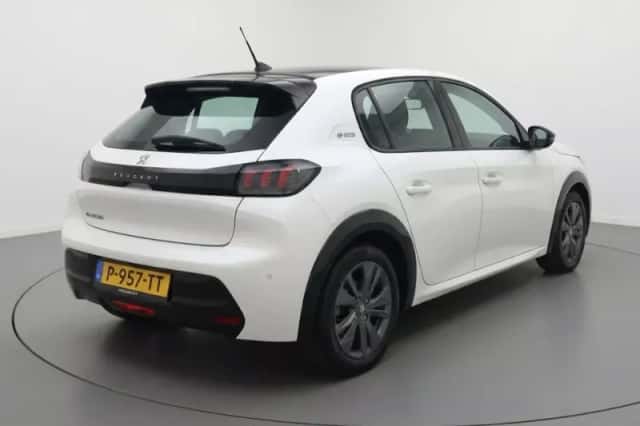 Peugeot e-208 (2022) thumbnail 3