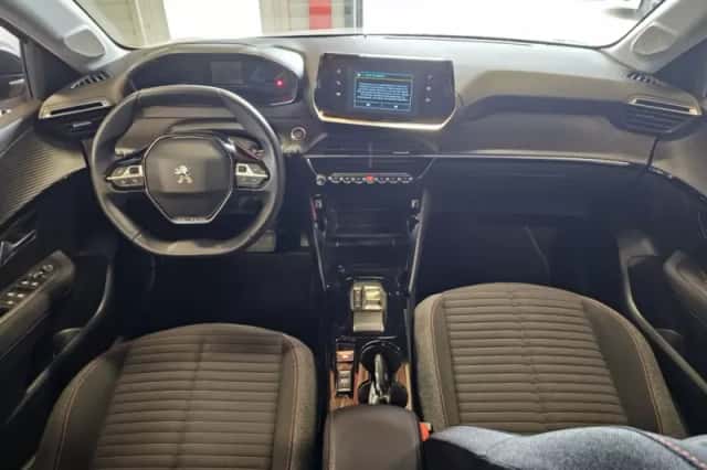 Peugeot e-208 (2022) thumbnail 4