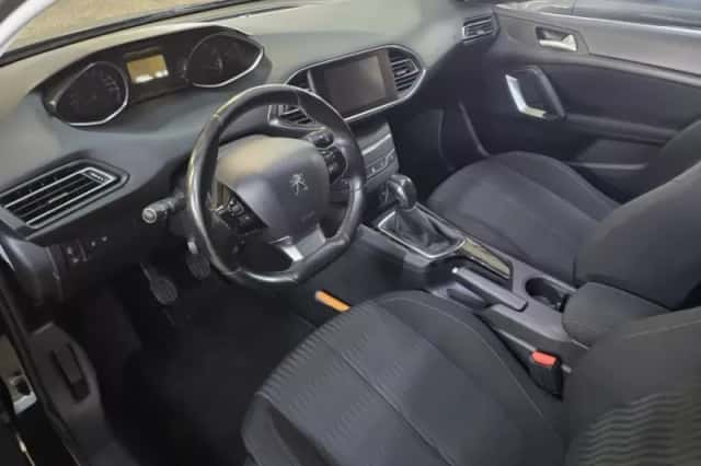 Peugeot 308 (2015) thumbnail 2