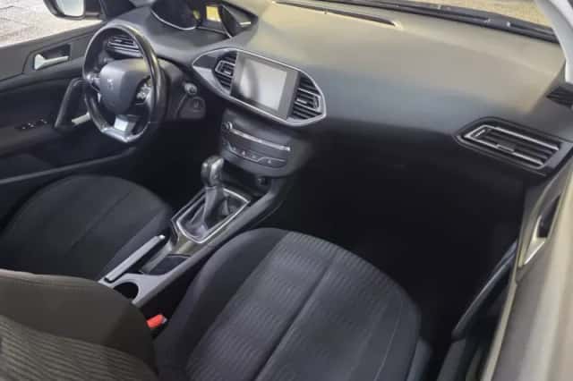 Peugeot 308 (2015) thumbnail 5