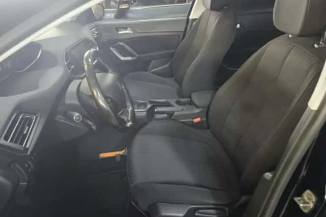 Peugeot 308 (2015) thumbnail 6