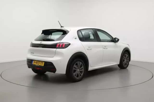Peugeot e-208 (2022) thumbnail 5