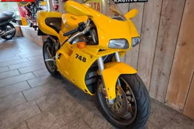 DUCATI 748 (2000) thumbnail 2