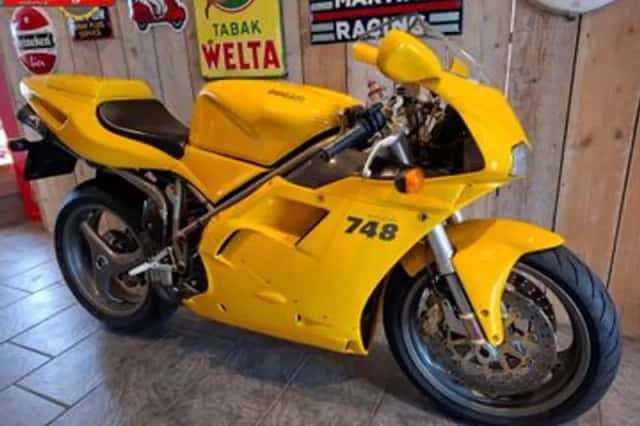 DUCATI 748 (2000) thumbnail 3