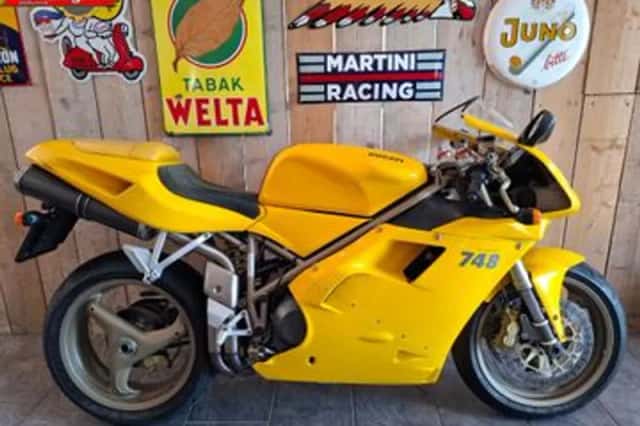DUCATI 748 (2000) thumbnail 1