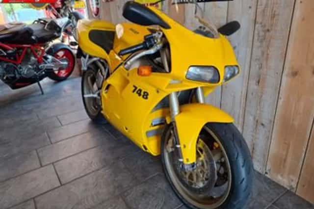 DUCATI 748 (2000) thumbnail 2