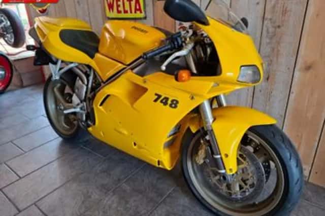 DUCATI 748 (2000) thumbnail 3