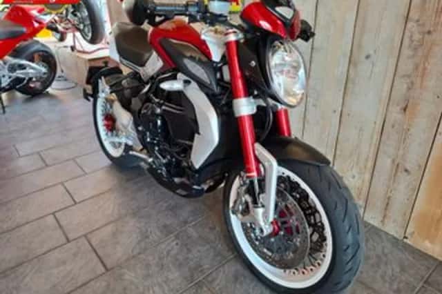 MV AGUSTA BRUTALE (2015) thumbnail 2