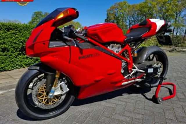 DUCATI 999 (2005) thumbnail 1
