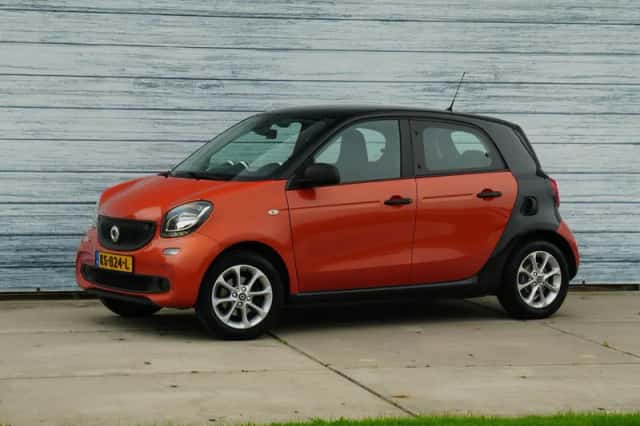 Smart ForFour (2016) thumbnail 1