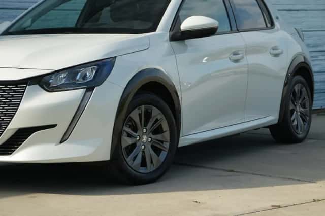 Peugeot e-208 (2020) thumbnail 3