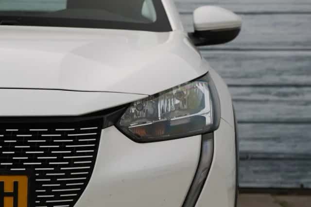 Peugeot e-208 (2021) thumbnail 3