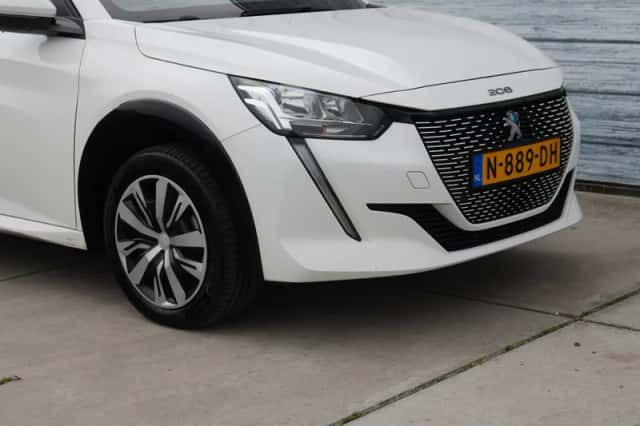 Peugeot e-208 (2021) thumbnail 5