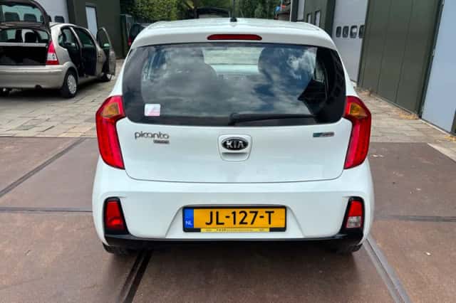 Kia Picanto (2016) thumbnail 4