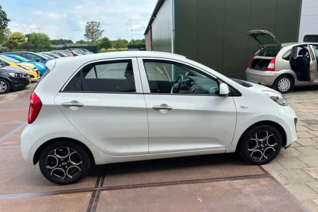 Kia Picanto (2016) thumbnail 6