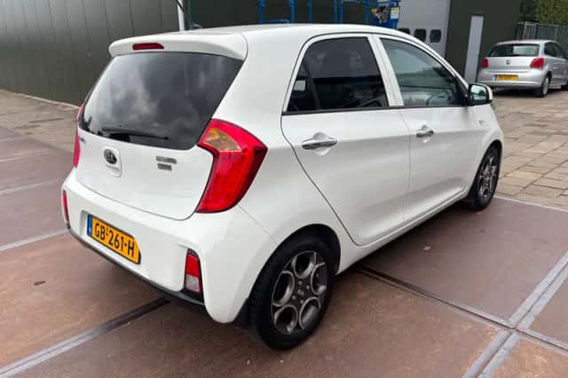 Kia Picanto (2015) thumbnail 2
