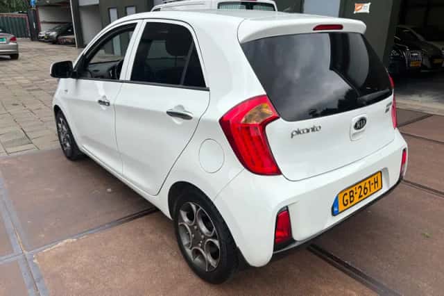 Kia Picanto (2015) thumbnail 4