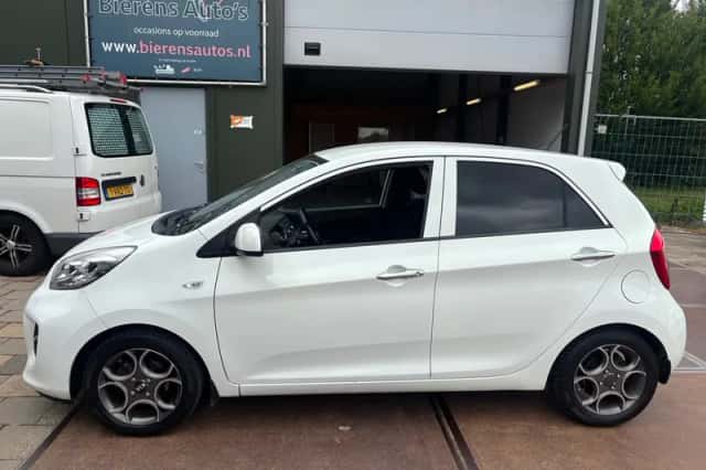 Kia Picanto (2015) thumbnail 6