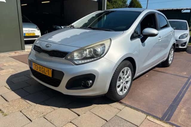 Kia Rio (2012) thumbnail 1