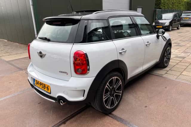 MINI Countryman (2011) thumbnail 2