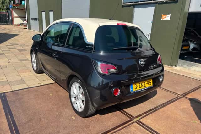 Opel Adam (2015) thumbnail 3