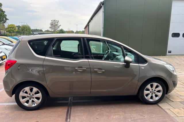 Opel Meriva (2012) thumbnail 3