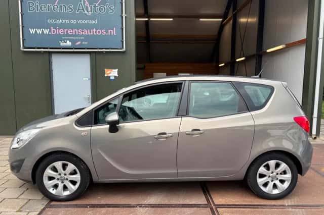 Opel Meriva (2012) thumbnail 4