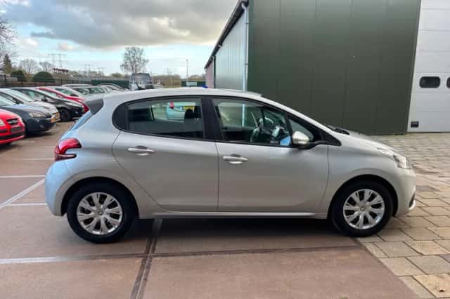 Peugeot 208 (2017) thumbnail 6