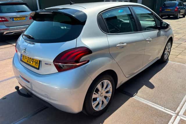 Peugeot 208 (2016) thumbnail 5