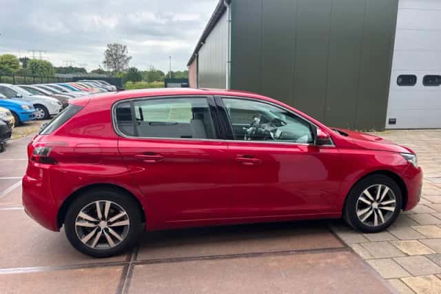 Peugeot 308 (2018) thumbnail 6