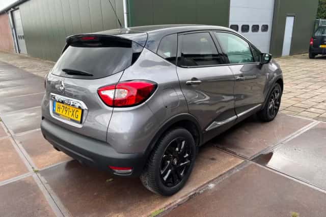 Renault Captur (2017) thumbnail 2