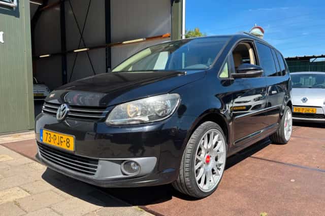 Volkswagen Touran (2011) thumbnail 1