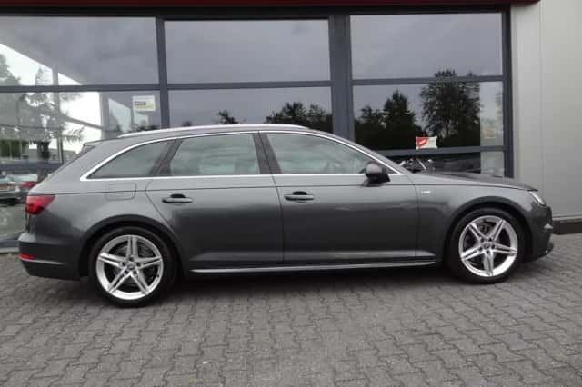 Audi A4 (2017) thumbnail 4
