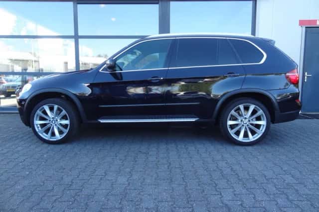 BMW X5 (2010) thumbnail 5