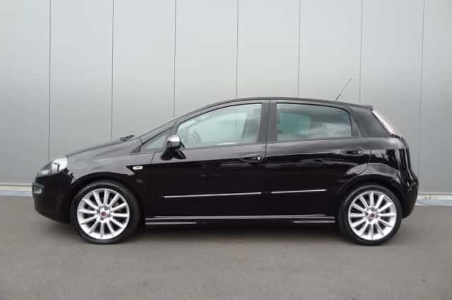 Fiat Punto (2010) thumbnail 3