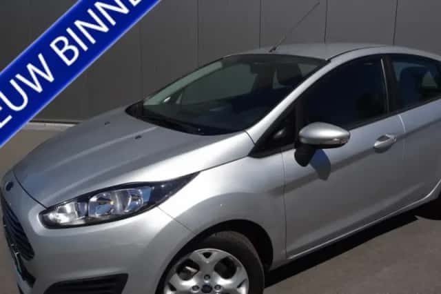 Ford Fiesta (2014) thumbnail 1