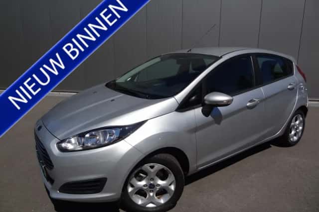 Ford Fiesta (2014) thumbnail 2