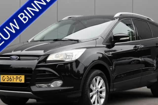 Ford Kuga (2015) thumbnail 1