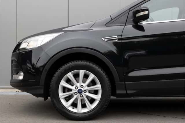 Ford Kuga (2015) thumbnail 4