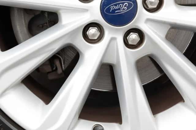 Ford Kuga (2015) thumbnail 6