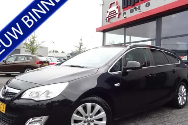 Opel Astra (2011) thumbnail 1