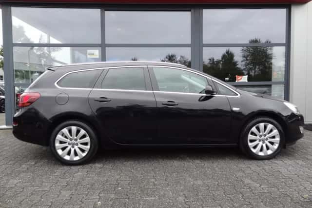 Opel Astra (2011) thumbnail 4