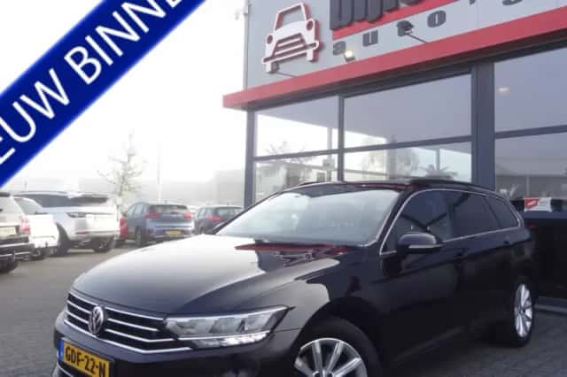 Volkswagen Passat (2019) thumbnail 1
