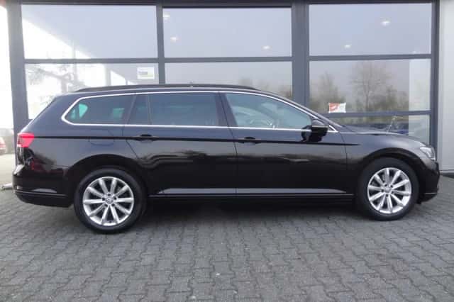 Volkswagen Passat (2019) thumbnail 4