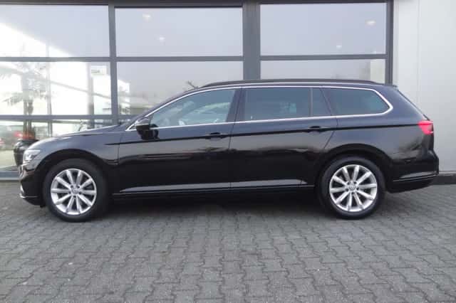 Volkswagen Passat (2019) thumbnail 5