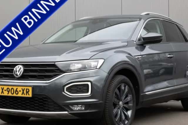 Volkswagen T-Roc (2019) thumbnail 1