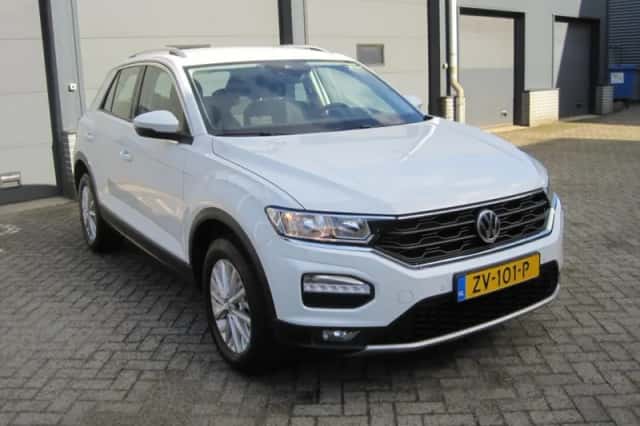 Volkswagen T-Roc (2019) thumbnail 2