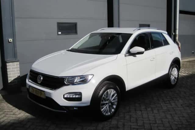Volkswagen T-Roc (2019) thumbnail 3