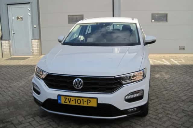 Volkswagen T-Roc (2019) thumbnail 4