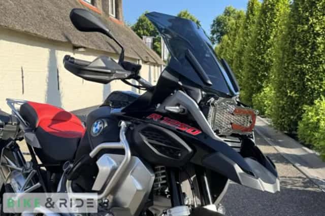 BMW R (2022) thumbnail 3